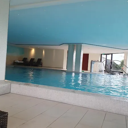 Maritim 31 Etage Traveblick 296 Mit Schwimmbad * Lübeck