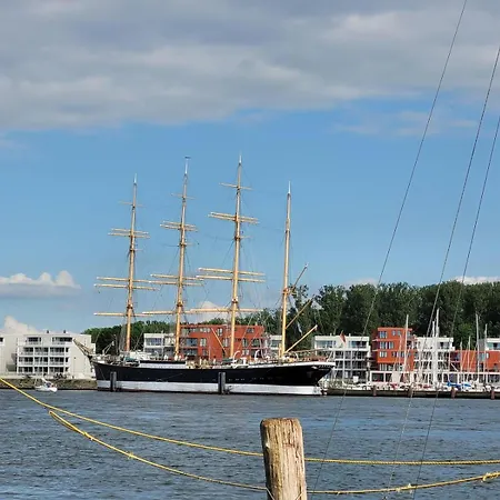 Maritim 31 Etage Traveblick 296 Mit Schwimmbad Lübeck